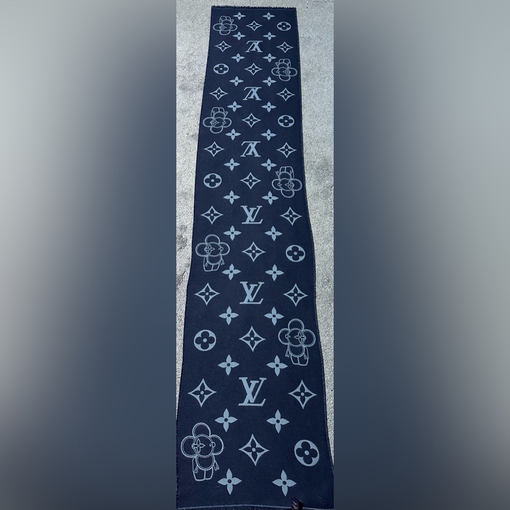 Louis Vuitton scarf